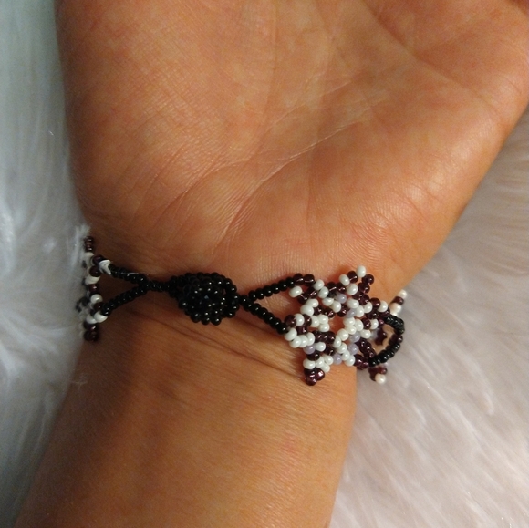 Floral star handcrafted layered beaded bracelet - Picture 8 of 16